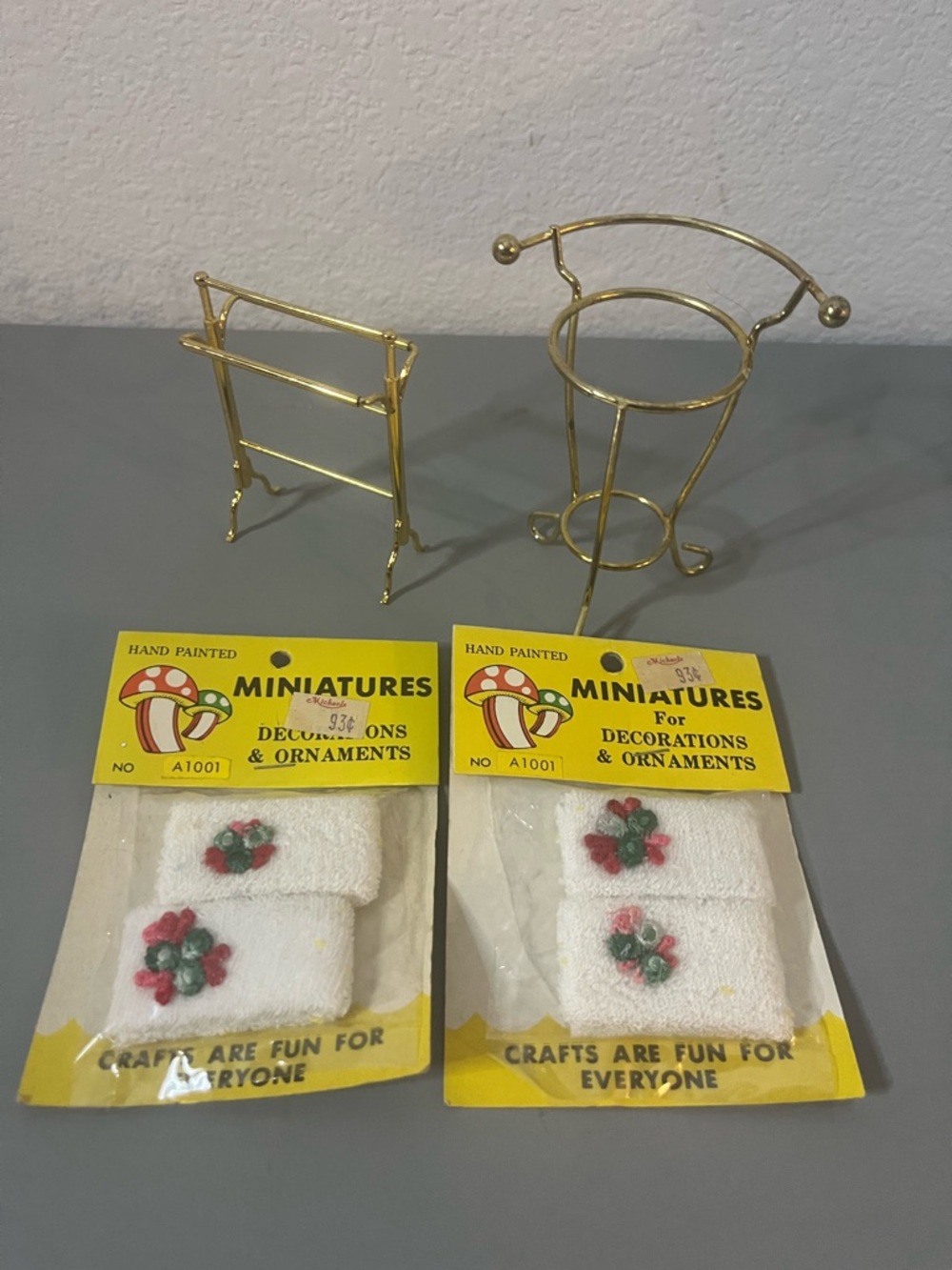 Miniatures Lot Set 4 Embroidered Mini Towels NIP, Gold Metal Towel Rack, & Chair